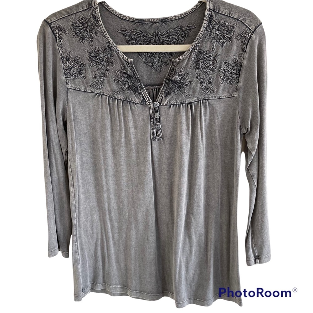 Solitaire Gray Mineral Wash‎ Embroidered Boho Split Neck Top M